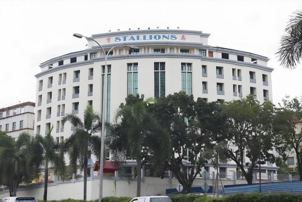 Stallions Suite Penang Jelutong Extérieur photo